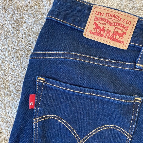 Levi’s 721 High Rise Skinny Jeans - Picture 3 of 6